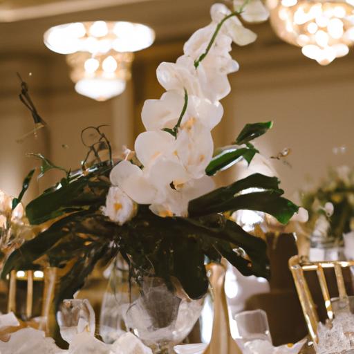 Một bàn tiệc trang trí đẹp mắt với hoa lan hồ điệp tinh tế và sang trọng cho đám tiệc cưới